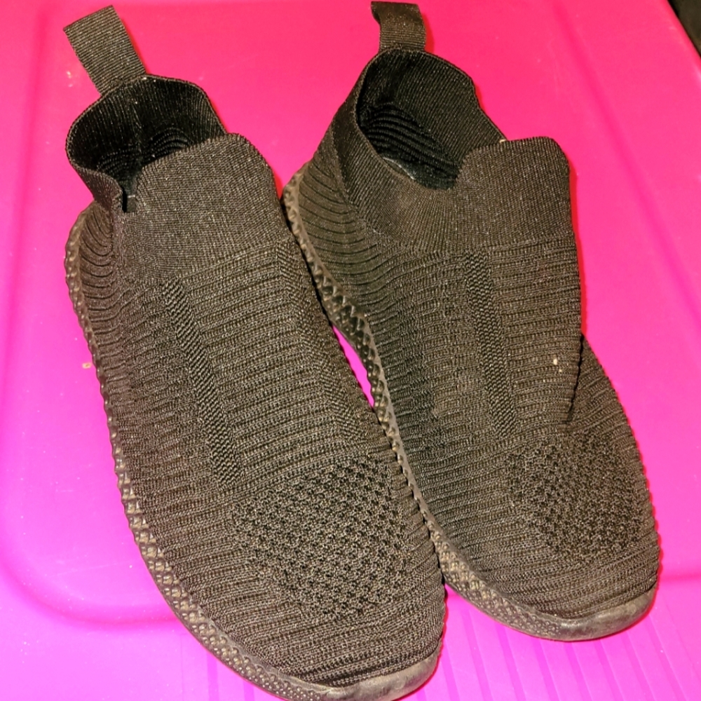 Rouge helium shoes